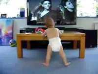 Criança dançando  all the single ladies !