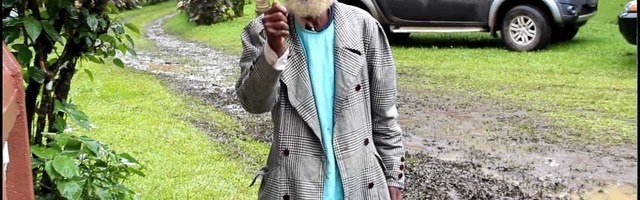 Homens em situações constrangedoras