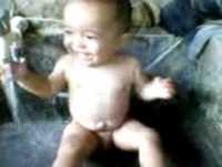 Risada engraçada bebê