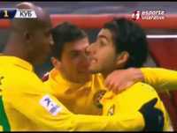 Golaço com curva impressionante no futebol russo