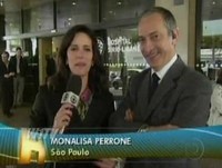 Repórter da Globo é agredida ao vivo