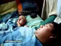 Bebe assustado com o Ronco do Pai