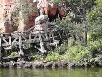 Ro et Cut! Paris, França, Burro em extinção na Disneyland "apanhados" por Quelhas