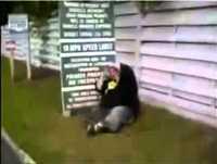 Whatsapp Vídeos Engraçados De Cabeça Na Placa Vídeos Engraçados 2014