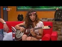 "Sara Paço toca guitarra" - Pedro Fernandes - 5 Para a Meia Noite