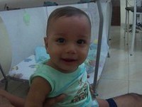 Bebê rindo muito!!! Quem é o cantor?? Video Engraçado!!