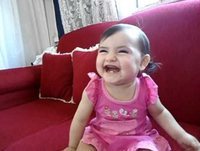 criança rindo muito engraçado Teff