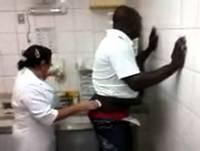 NEGÃO BUNDÃO COM MEDO DE INJEÇÃO KKK