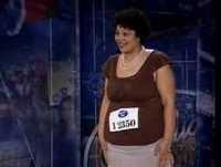 mina peidando idolos gringo