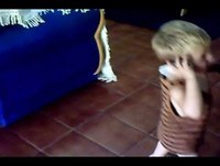 Video engraçado - Bebê falando ao telefone