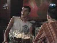 Apanhados | Gaja a servir aos clientes com mamas amostra!