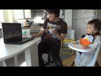 Bebê almoço Estilo Gangnam  , Muito engraçado ,Bebê só almoça escutando Psy Gangnam