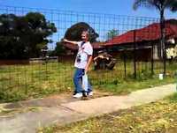 O que é mais engraçado... o cara bêbado ou o cara rindo?!!!