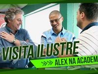 Alex visita Palmeiras e reencontra Academia de Futebol