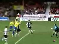 Vídeo Lances Engraçados de Jogador de Futebol