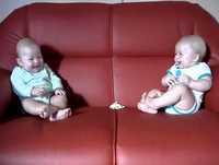 dois bebes Conversando muito engraçado