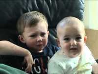 vídeos engraçados, bebê com dentes afiados !!!