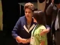 Dilma pede para menina cega olhar para a câmera‬‏