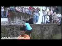 Nunca ri tanto com touradas   Videos engraçados 2013