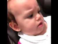 Bebê engraçada