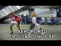 Pertubando No Aeroporto - Pra vc Rir Muito !!!