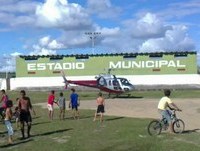 Helicóptero faz terror com crianças em Serra dos Aimorés/MG "muito engraçado rsrsrsrs"