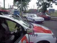 Motorista furioso tenta destruir radar após multas