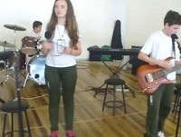 Banda tubo de ensaio . canta: California Dreaming