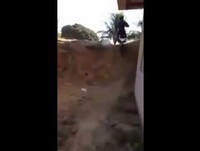 vídeos engraçado -Policial se empolgou e voou!!! kkkkk