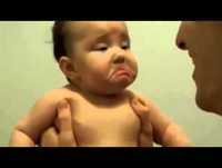 Video Engraçado Pai muda a voz e assuta bebe