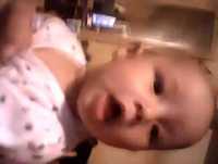 Bebê engraçado-17/11/2013