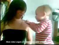 Videos Engraçados para Whatsapp   Bebê louco por Peitos