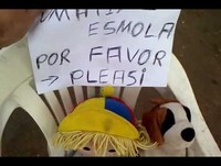 VIDEO BIZARRO E SEM NOÇÃO,ANÚNCIO DE ESMOLA ESCRITO ERRADO.mp4