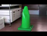 ソフトコーン。ゴムのように柔らかいカラーコーンです。