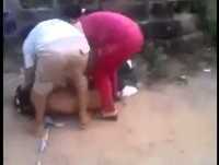 Casal humilha menina, tira a roupa e tiram fotos