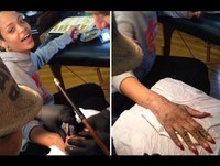 Cantora Rihanna faz nova tatuagem no melhor estilo Maori / Rihanna Tattoo