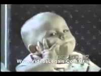 Bebê mais folgado do mundo! Engraçado!