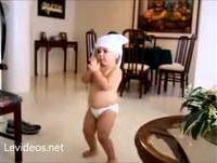 Bebe bailando como Shakira