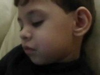 Bebe dançando dormindo!