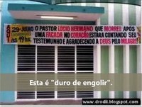 Anúncios do "Circo Evangélico" pentecostal e neopentecostal.