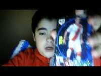 Enseñando cromos que me han dado