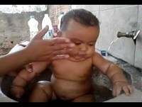 bebe fazendo careta muito engraçado rsrs