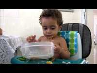 Bebê arrotando! Engraçado!