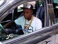 Ídolos do funk ostentação exaltam o consumo