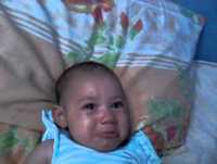 Bebe não sabe se rir ou se chora. muito engraçado..