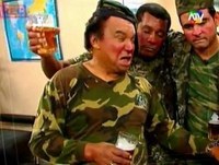 El Cartel del Humor 28-04-13 Soldados se meten bomba y bailan AGUITA de COCO [1-8]