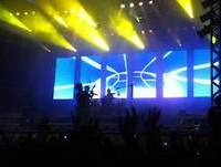 Pe Lanza leva pedrada na cabeça em show! (Rio das Ostras - RJ)