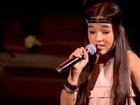 Ídolos Kids    Ayumi com a música Alô Galera de Cowboy