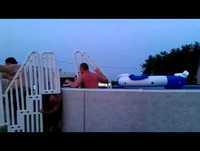 SÓ PODIA DA MERDA #7 - SAINDO DA PISCINA - Videos Engraçados Para Rir - TEMQUERIR.COM