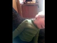 Bebê cantando música, bebê engraçado...